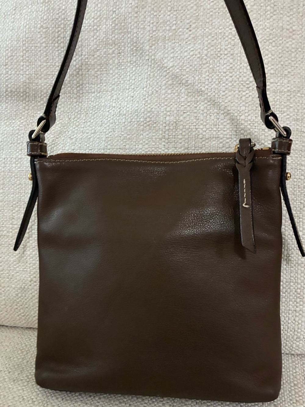 Dooney and Bourke EUC Vintage 
Pebble Grain Brown Leather
Crossbody Shoulder Bag - Picture 4 of 15
